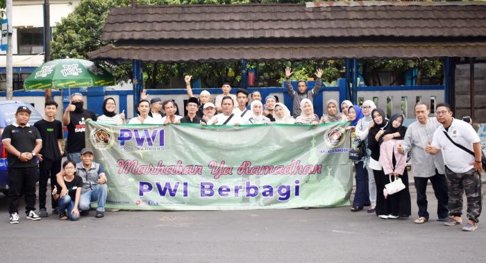 PWI Kota Bandung Tutup Program PWI Berbagi Ramadan, Salurkan 2.000 Paket Takjil untuk Masyarakat