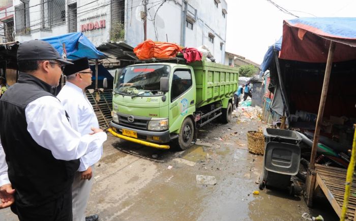 Pengangkutan Sampah ke TPA Sarimukti Kembali Normal, DLH Bandung Kejar Penumpukan di Sejumlah TPS