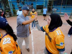 Farhan Ajak Warga Bandung Terapkan Gaya Hidup Sehat Lewat Turnamen Slowpitch Ramadan