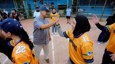Farhan Ajak Warga Bandung Terapkan Gaya Hidup Sehat Lewat Turnamen Slowpitch Ramadan