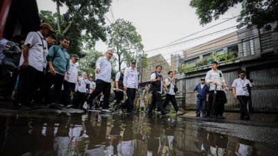 Monitoring Wilayah Bandung, Muhammad Farhan Tekankan Penataan PKL, Drainase, dan Sanitasi di Panjunan