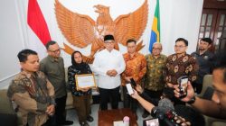 Pemkot Bandung Serahkan Santunan Rp50 Juta kepada Keluarga Korban Pohon Tumbang