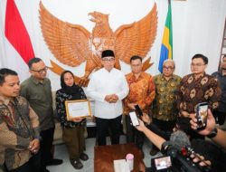 Pemkot Bandung Serahkan Santunan Rp50 Juta kepada Keluarga Korban Pohon Tumbang