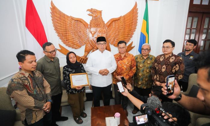 Pemkot Bandung Serahkan Santunan Rp50 Juta kepada Keluarga Korban Pohon Tumbang