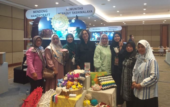 Rajutan Perempuan Tasikmalaya Tembus Pasar Italia, KMT Dorong Kemandirian Ekonomi
