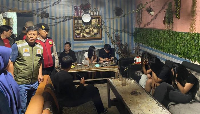 Razia Ramadan di Bandung, Satpol PP Temukan Penjualan Miras Ilegal di Kawasan Andir