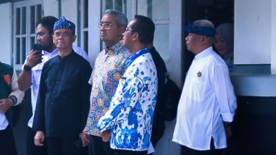 Tinjau TKA di SMPN 1 Bandung, Farhan Pastikan Pelaksanaan Ujian Nasional Berjalan Lancar