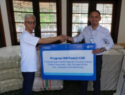 BRI Hadirkan Kepedulian Lewat Bantuan Perlengkapan Ibadah untuk Warga Antapani