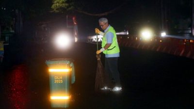 Sasapu Bandung Ke-4, Farhan Turun Langsung Bersihkan Kebon Jati hingga Paskal