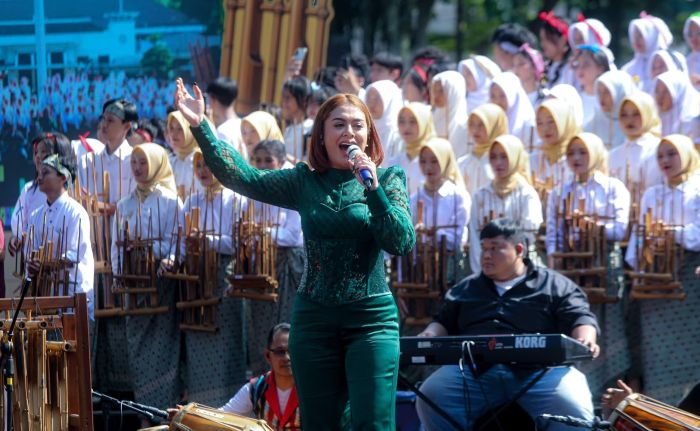 Ade Astrid dan 500 Musisi Guncang Bandung Kota Angklung Festival 2026, Tegaskan Bandung sebagai Kota Angklung Dunia