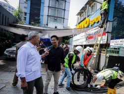 Farhan Prioritaskan Layanan Publik, Penertiban Kabel Udara di Asia Afrika Ditunda Sementara