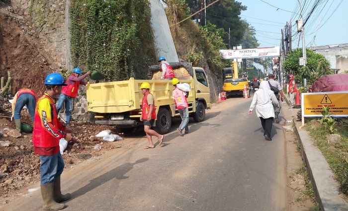 Longsoran Tebing Dago Bengkok Ditangani Cepat, Pemkot Bandung Pastikan Jalan Tetap Aman