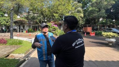 Pesta Juara Persib Tinggalkan Puluhan Ton Sampah, DLH Bandung Kerahkan Puluhan Petugas Bersihkan Kota