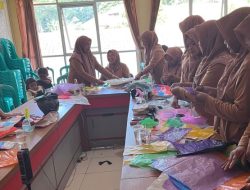 FIB Unpad dan BIYA Project Dorong Ekonomi Kreatif Lewat Daur Ulang Plastik di Desa Cijambu Sumedang