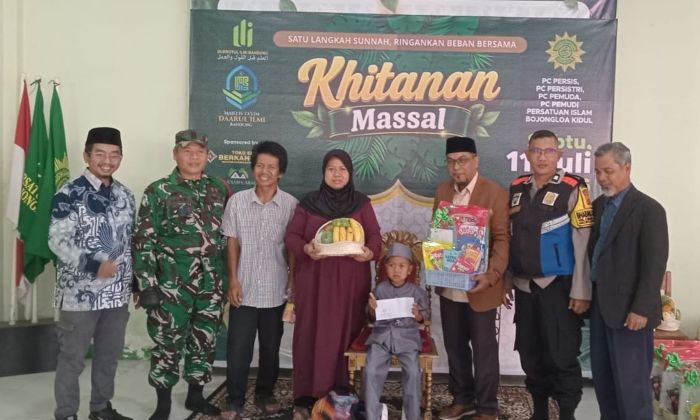 Khitanan Massal Kolaborasi MT Daarul Ilmi dan Persis Bojongloa Kidul Layani 25 Anak di Bandung