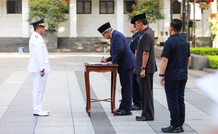 Wali Kota Bandung Lantik 105 Pejabat ASN, Tekankan Integritas dan Profesionalisme Birokrasi