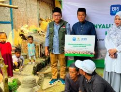 BAZNAS Jawa Barat Salurkan Program Berbagi Daging hingga Pelosok, Zakat Pengguna BRImo Jangkau Warga Desa Ciririp Purwakarta