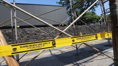 Pemkot Bandung Segel Videotron Ilegal di Jalan Riau, Penebangan 10 Pohon Terus Diusut