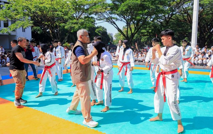 Tarung Derajat Siap Latih Linmas di 151 Kelurahan Kota Bandung